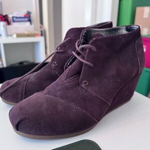 Toms wedge booties size 10